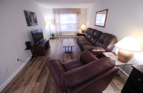 Elliot Lake Apartment | Paris Plaza