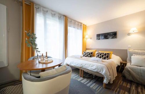 Issy-les-Moulineaux Apartment | Paris Porte de Versailles Cosy Lodge 1 Appart hôtel parking wifi 3 pers