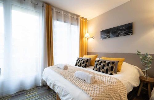 Issy-les-Moulineaux Apartment | Paris Porte de Versailles Cosy Lodge 1 Appart hôtel parking wifi 3 pers
