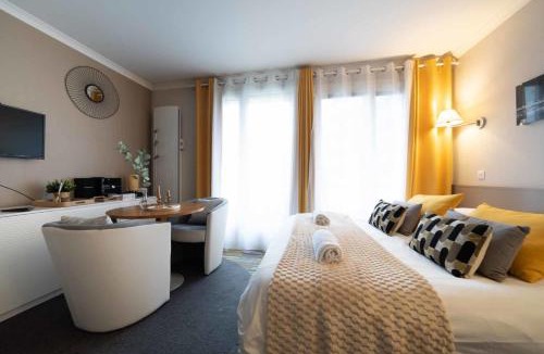 Issy-les-Moulineaux Apartment | Paris Porte de Versailles Cosy Lodge 1 Appart hôtel parking wifi 3 pers