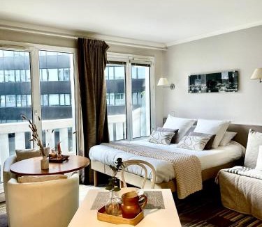 Issy-les-Moulineaux Apartment | Paris Porte de Versailles Cosy Lodge 2 Appart hôtel parking wifi 2 pers