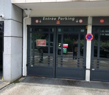 Issy-les-Moulineaux Apartment | Paris Porte de Versailles Cosy Lodge 2 Appart hôtel parking wifi 2 pers