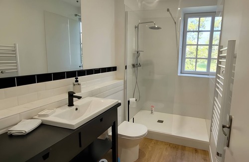 Puybarban Bed & Breakfast | Paris Room – Artistic Nostalgia