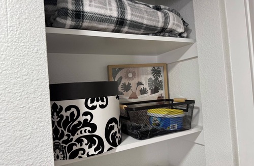 Paris Apartment | Paris TX 2BR Apartment - Renovated - Fast WiFi + Parking - Near Downtown & Tower