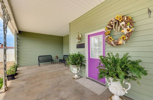 Paris Apartment | Paris Vacation Rental ~ 15 Mi to Mount Magazine!