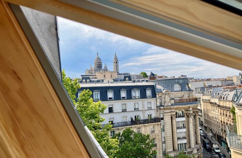18th Arrondissement Apartment | Parisian apartment at the foot of Montmartre