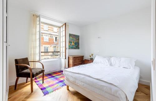 Jardin des plantes Apartment | Parisian apartment in the 5th