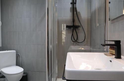 Quartier des Invalides Apartment | Parisian Charm 1-Bedroom Apartment near Les Invalides