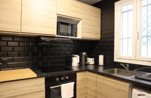 Quartier des Invalides Apartment | Parisian Charm 1-Bedroom Apartment near Les Invalides