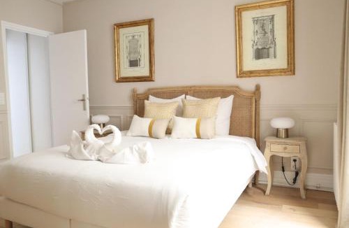 Quartier des Invalides Apartment | Parisian Charm 1-Bedroom Apartment near Les Invalides