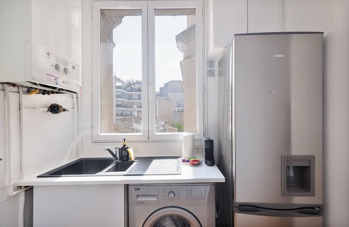 Clichy Apartment | Parisian charm, separate beds, screen and work desk, ideal for families and professionals.