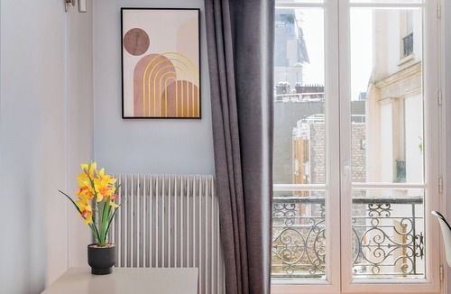 Clichy Apartment | Parisian charm, separate beds, screen and work desk, ideal for families and professionals.