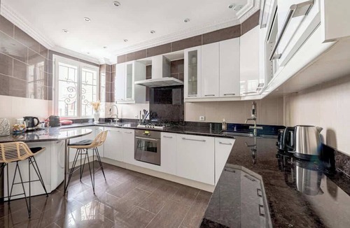 16th Arrondissement Apartment | Parisian Elegance 2-Bedroom in the 16th
