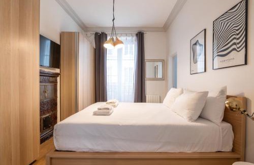 Marais Apartment | Parisian Elegance - Refined 1BD in Le Marais