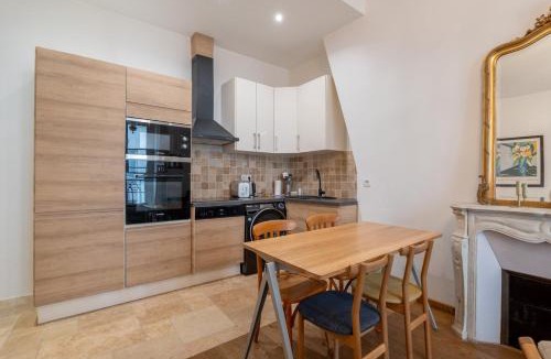 Marais Apartment | Parisian Elegance - Refined 1BD in Le Marais