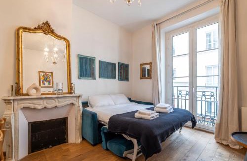 Marais Apartment | Parisian Elegance - Refined 1BD in Le Marais