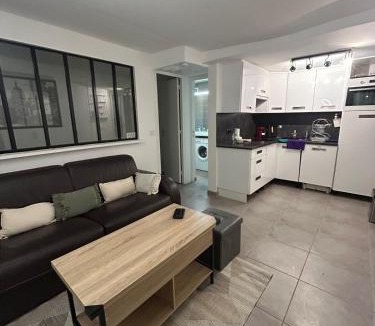 Montmartre Apartment | Parisian Hideaway - Heart of Montmartre, Abbesses