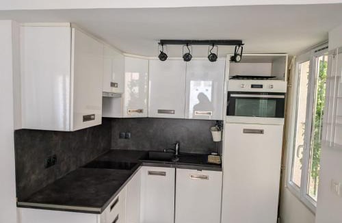 Montmartre Apartment | Parisian Hideaway - Heart of Montmartre, Abbesses