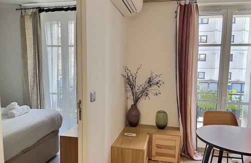 Quartier des Grandes-Carrieres Apartment | Parisian Home|931|2 chambresIMontmartre - Pigalle