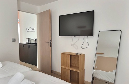 Quartier des Grandes-Carrieres Apartment | Parisian Home|931|2 chambresIMontmartre - Pigalle