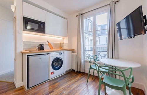 Enfants-Rouges Apartment | Parisian Home | Studio | Temple - République