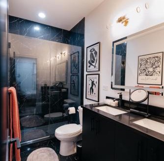 Woodlawn Apartment | Parisian Retreat 6min to Main Quandrangle U of C