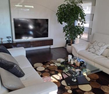 Neuilly-sur-Seine House | Parisian Sparkle Retreat, 150m from American Hospital