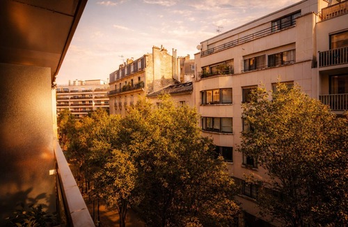 Epinettes Apartment | Parisian studio in the 17th district, fully equipped with balcony