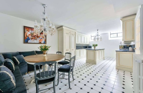 Porte-Dauphine Villa | Parisian Villa: City Views, 5 Bedrooms & Family-Friendly