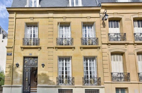 Porte-Dauphine Villa | Parisian Villa: City Views, 5 Bedrooms & Family-Friendly