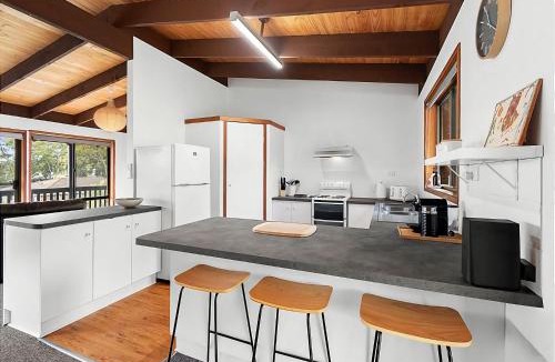 Surf Beach House | Park and Relax managed by Batemans Bay Accom