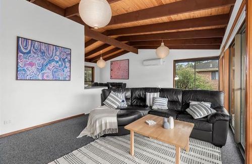 Surf Beach House | Park and Relax managed by Batemans Bay Accom