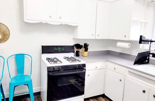 East Avenue Apartment | Park Ave - Cozy & Spacious 1 bedroom Apt. w/Free Parking