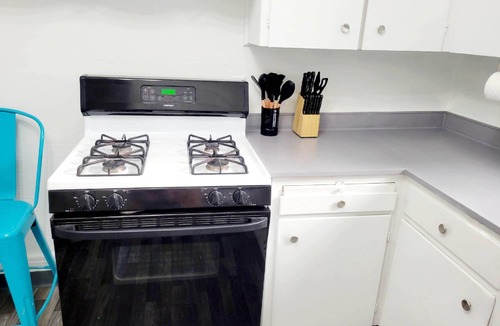 East Avenue Apartment | Park Ave - Cozy & Spacious 1 bedroom Apt. w/Free Parking