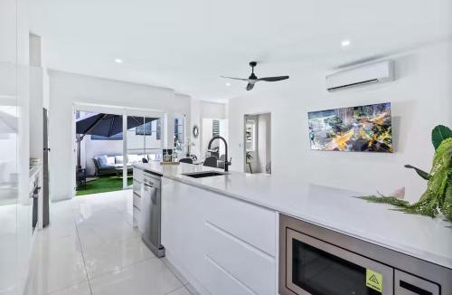 Auchenflower Apartment | Park Avenue 1BR Hideaway King Bd Private Courtyard