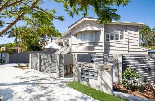 Auchenflower Apartment | Park Avenue 1BR Hideaway King Bd Private Courtyard