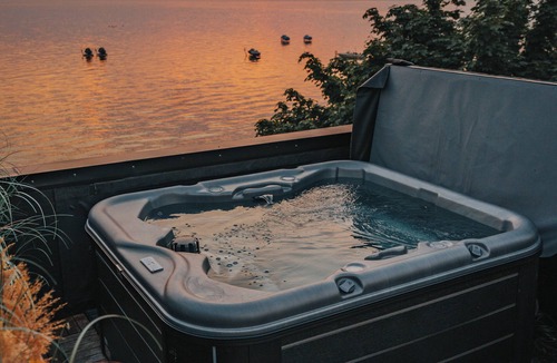 Sylvan Beach Villa | Park Avenue Beach Villa - Modern Lakefront Luxury with Rooftop Hot Tub