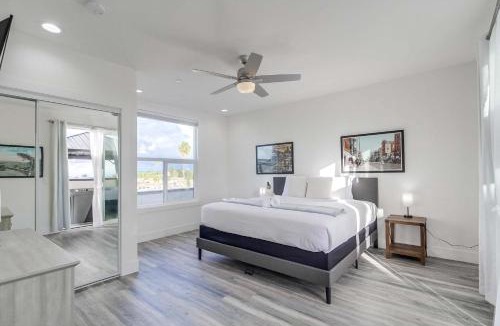 University Heights Apartment | Park Blvd 302 - Newly Built - Spa - Central