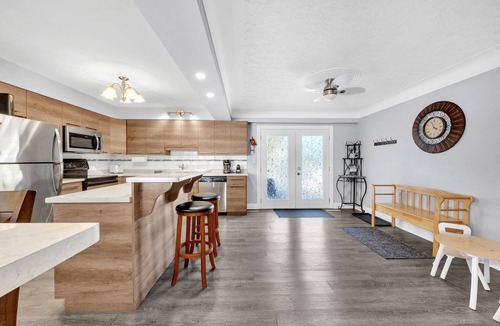 Ruthven Apartment | Park Bungalow #4 - Seacliff Beach Suites