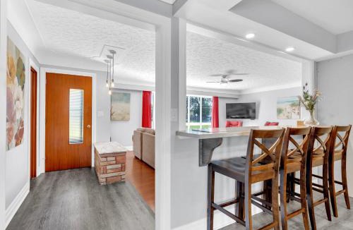 Ruthven Apartment | Park Bungalow #4 - Seacliff Beach Suites