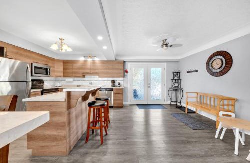 Ruthven Apartment | Park Bungalow #4 - Seacliff Beach Suites