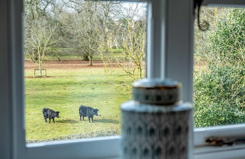 Glaston House | Park Cottage Summary: