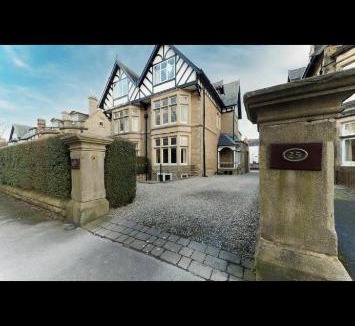 Harrogate House | Park drive the oval