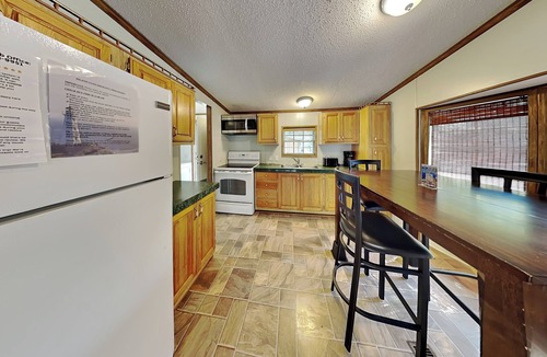 Put-in-Bay House | Park Easy—2 Spots Ready | 8 ppl | IC51