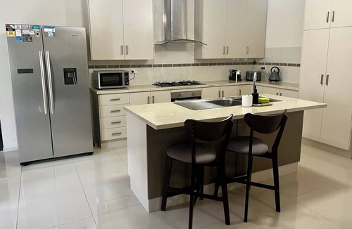 Modbury House | Park facing cozy comfy home - 3 Bedroom