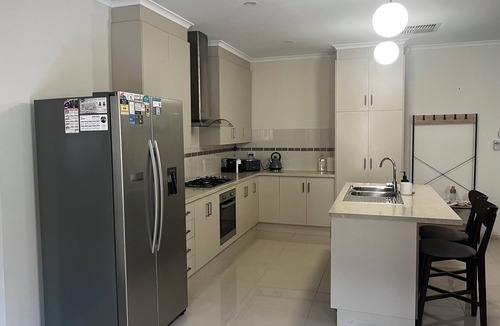 Modbury House | Park facing cozy comfy home - 3 Bedroom