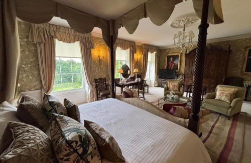 Little Hayfield Bed & Breakfast | Park Hall Manor