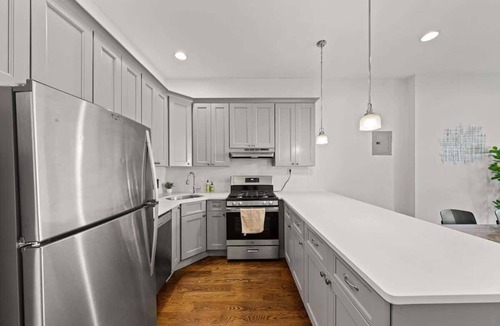 Harsimus Cove Apartment | Park Hamilton House - 3BR Modern Brownstone Apt Prime Location Mins to NYC