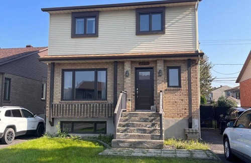 Saint-Hubert House | Park home conveniently located, surrounded by stores, groceries and amenities!