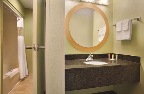 Albany Hotel | Park Inn by Radisson Albany, GA